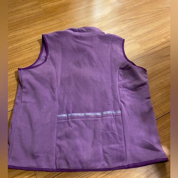 Woman’s Curves brand full zip vest - Picture 4 of 9